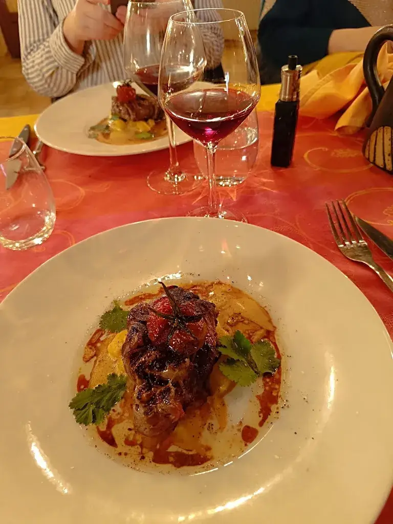 LE SAINT DENIS_Saint-Denis-de-Cabanne_slider_image_2