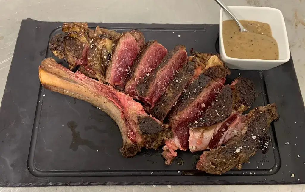 Bœuf et comptoir de saint chef Restaurant in Saint-Chef