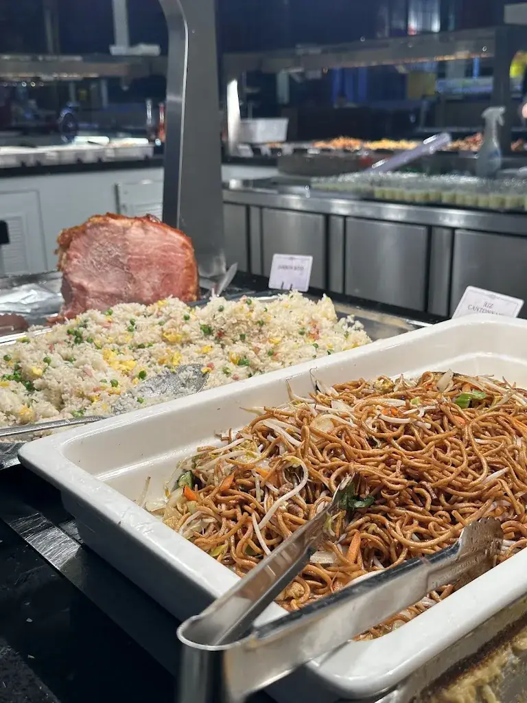 Le Grand Buffet_Saint-Bonnet-de-Mure_slider_image_3