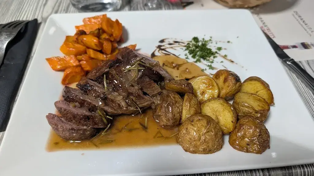 Stephanie Layes Photographe_Aux Deux Pâtes_Auzat-la-Combelle_review