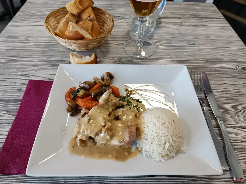 Aux Deux Pâtes_Auzat-la-Combelle_slider_image_3