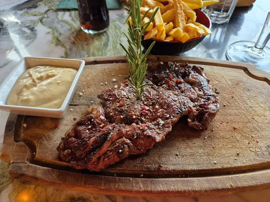 M. H._Sahne Lyon_Saint-Bonnet-de-Mure_review