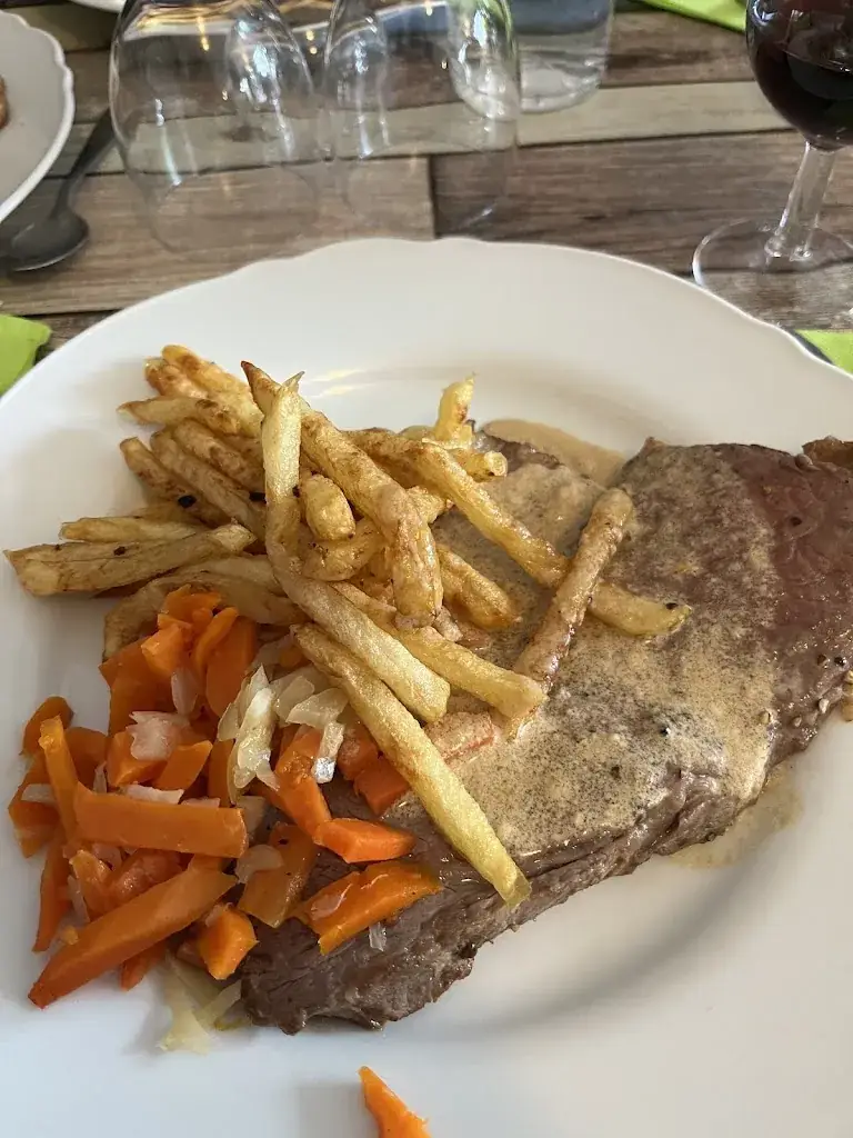 Auberge le saut du loup_Auzat-la-Combelle_slider_image_3