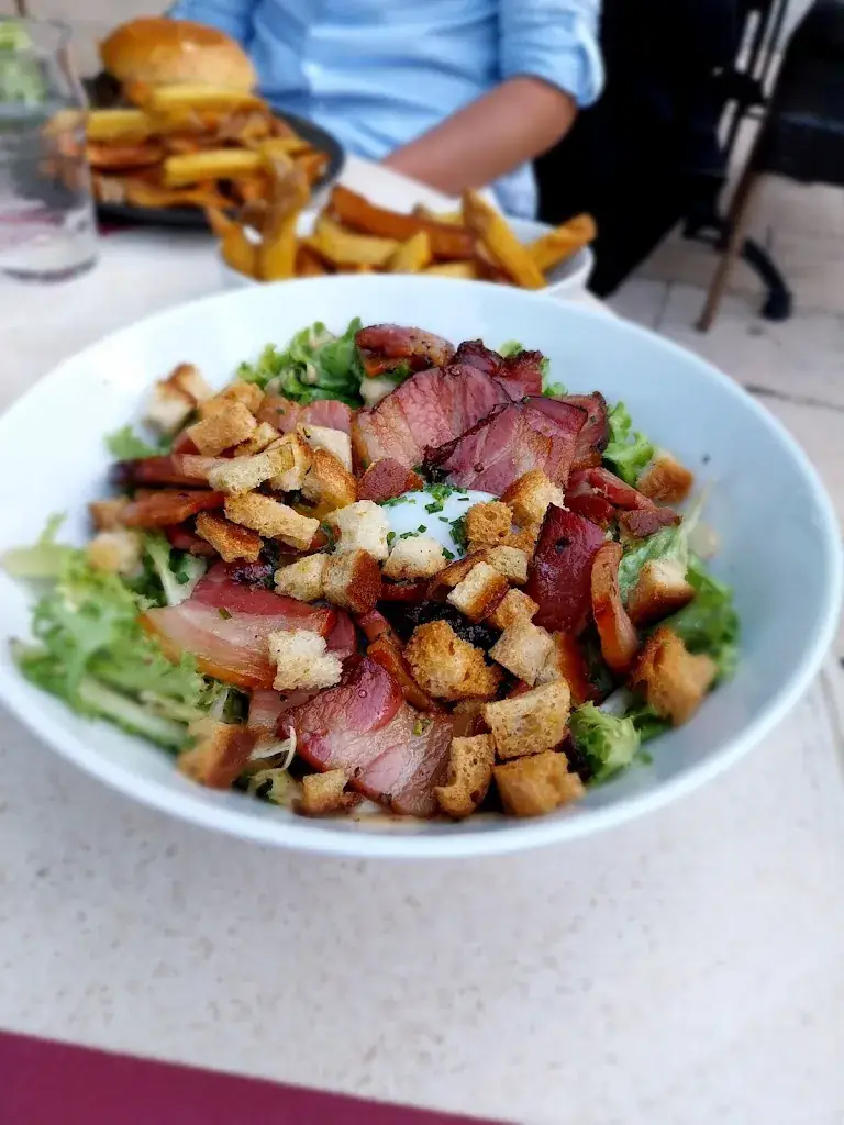 Océane_ESPRIT BEAUJOLAIS_Saint-Étienne-des-Oullières_review