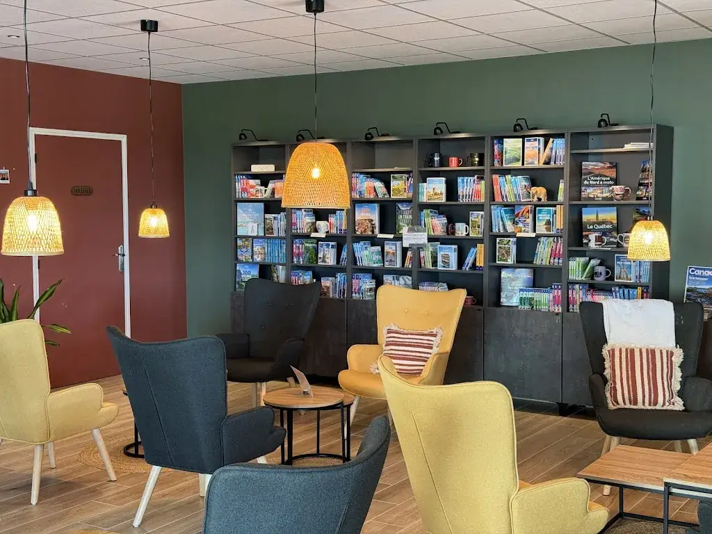 Le Café du Voyageur_Saint-Étienne-du-Bois_slider_image_1