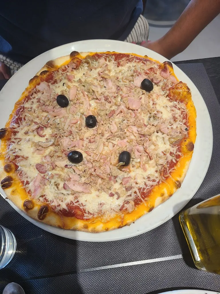 Perrine Bahnana_Pizzeria L'Originale_Saint-Étienne-du-Bois_recensione