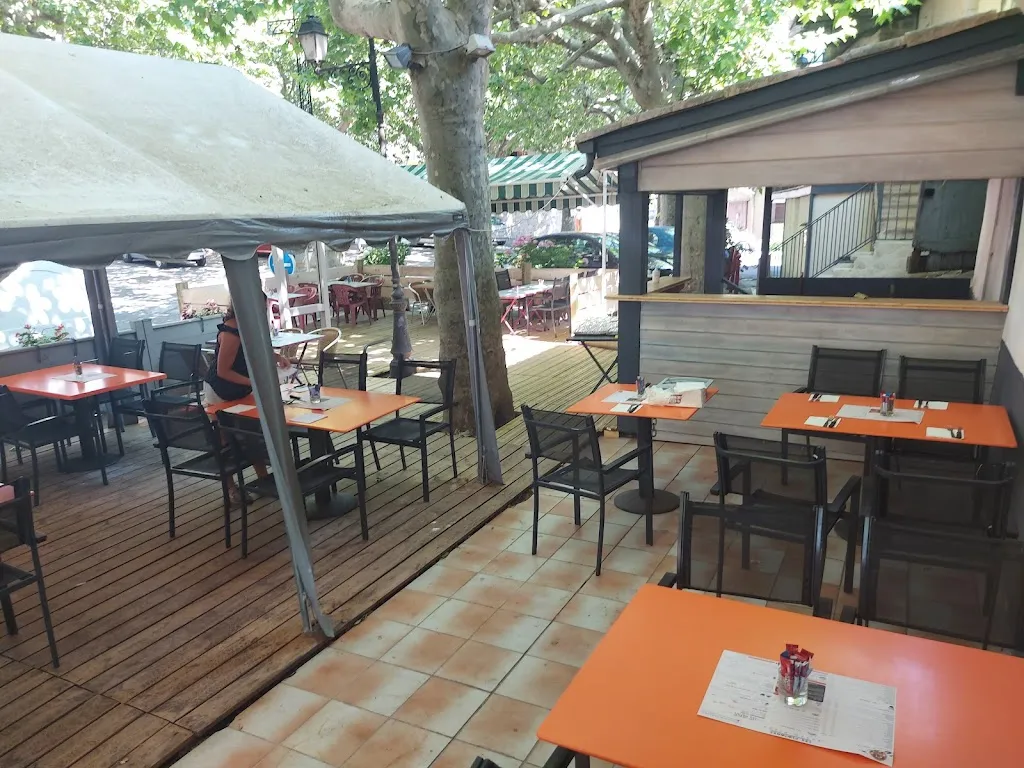 Pizzéria Les Platanes restaurant in Saint-Étienne-de-Fontbellon