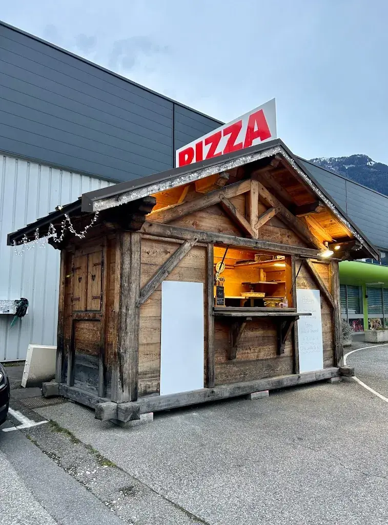 Le Chalet à Pizza restaurant in Saint-Étienne-de-Cuines