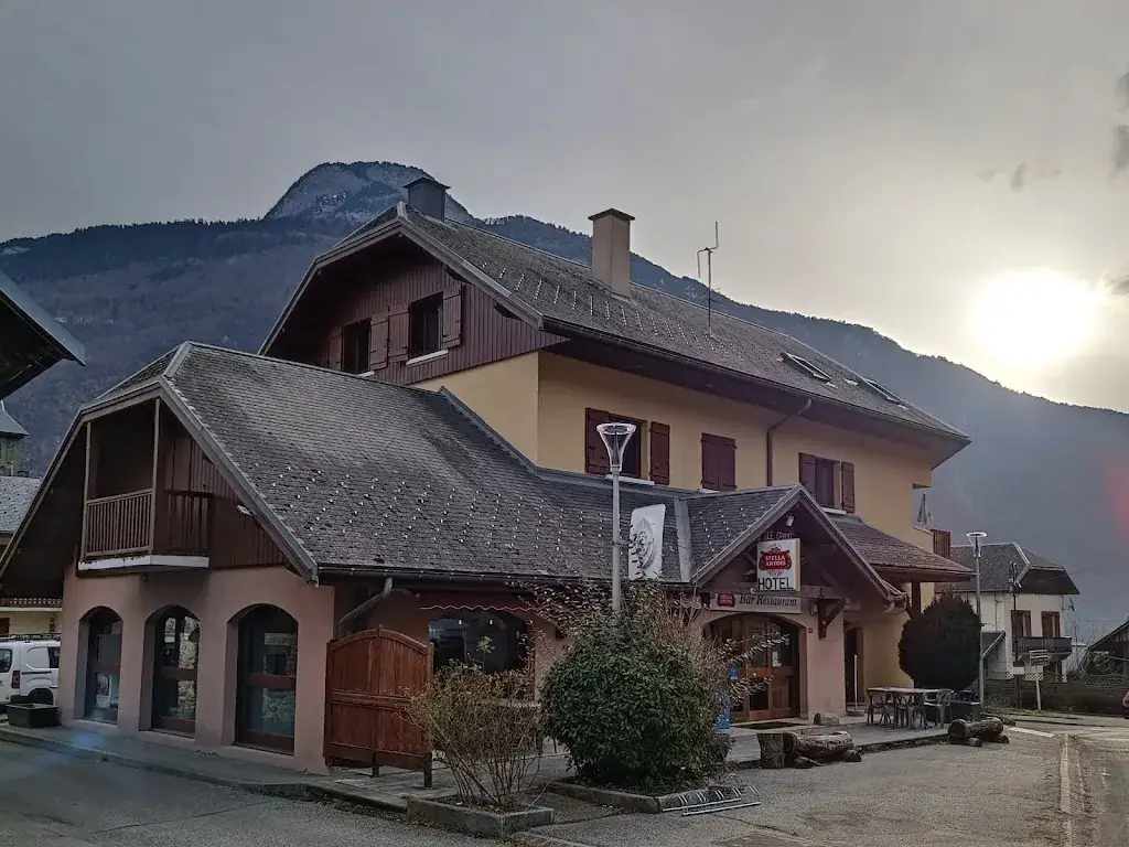 02 - Hotel Le Grand Chatelard restaurant in Sainte-Marie-de-Cuines