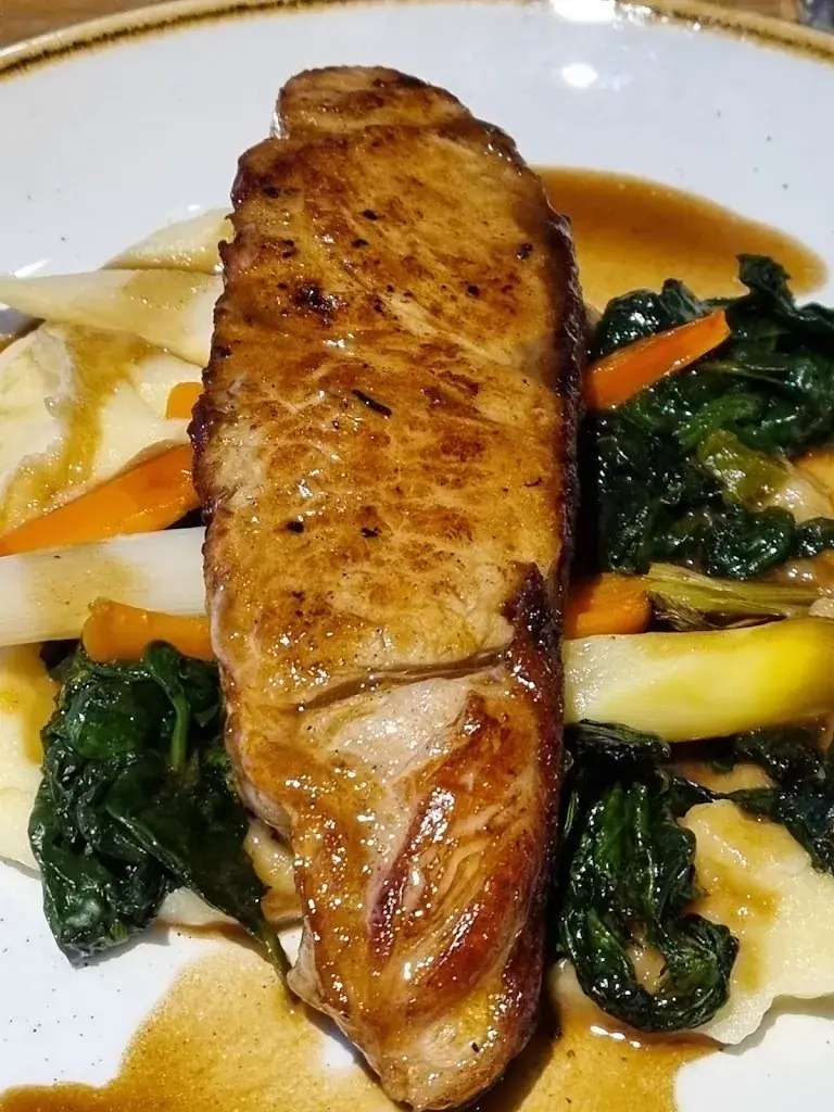 Kristaps R_Là-Haut sur la Colline_Saint-Cyr-au-Mont-d'Or_review