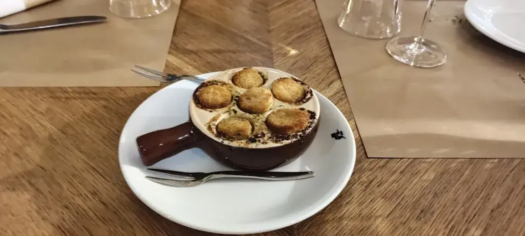 Krystian_Là-Haut sur la Colline_Saint-Cyr-au-Mont-d'Or_review