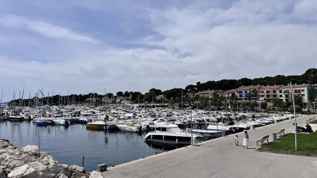 Lee Austin_es/pacio_Saint-Cyr-sur-Mer_recensione