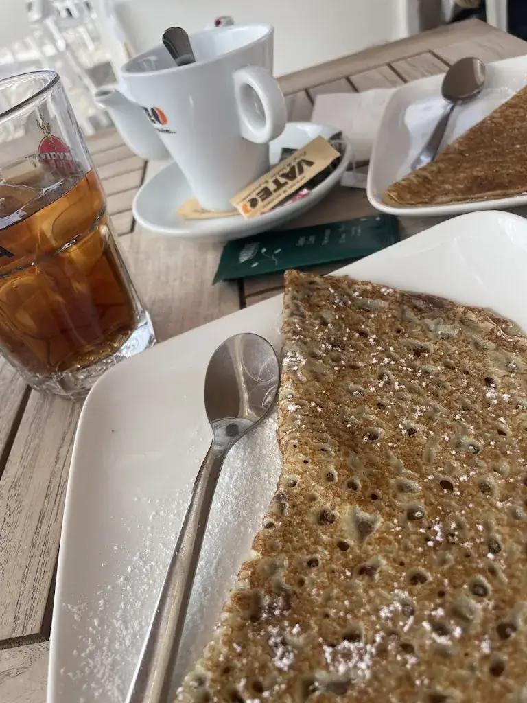 Aurélie Ladiane_Tiki Beach_Saint-Cyr-sur-Mer_review