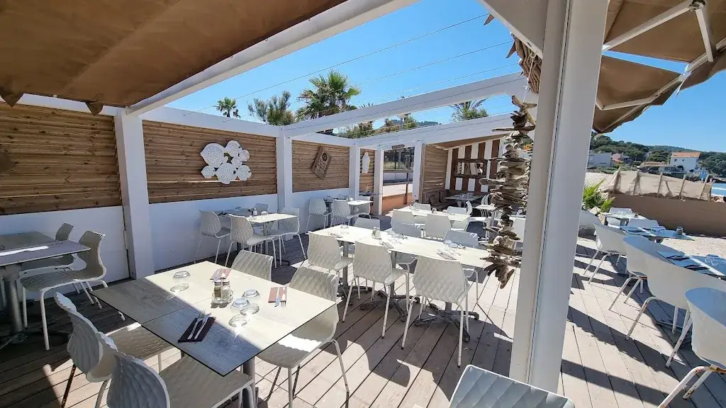 Tiki Beach restaurant in Saint-Cyr-sur-Mer