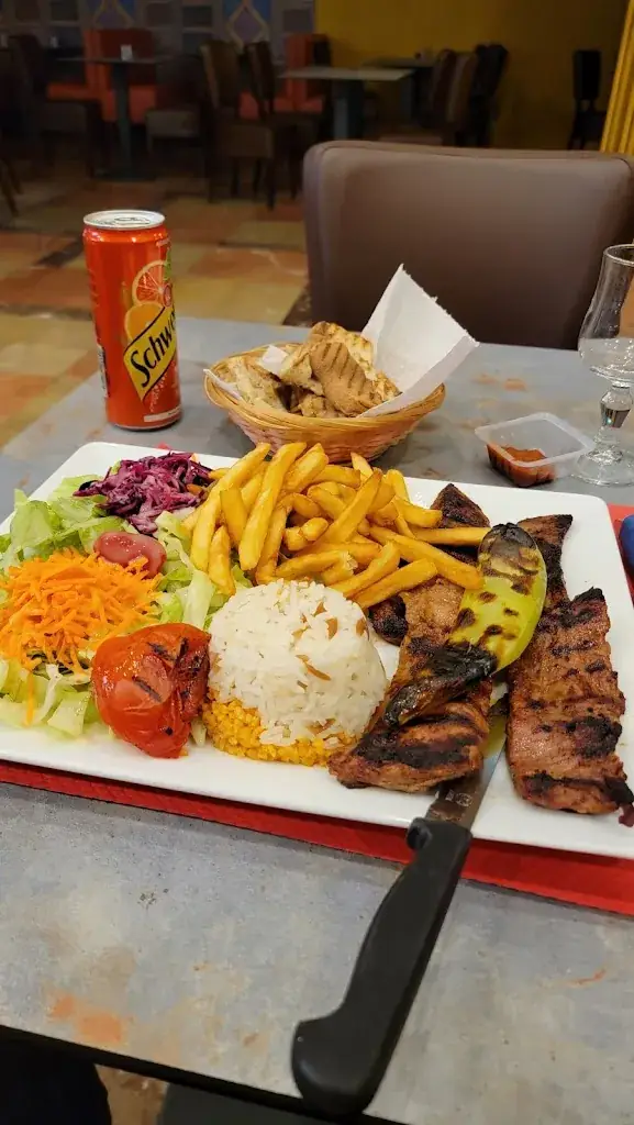 Omar CHABANE_Le palais d'or_Saint-Cyr-au-Mont-d'Or_review