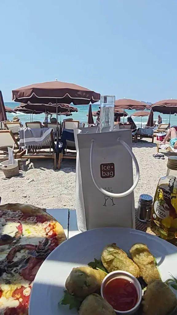 La plage de Sophie_Saint-Cyr-sur-Mer_slider_image_2