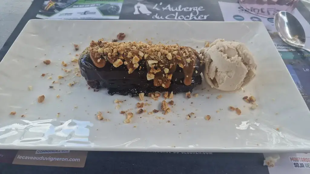 Raphaël Burgaud_L'Auberge du Clocher - Ouvert 7 jours sur 7_Saint-Félix_review