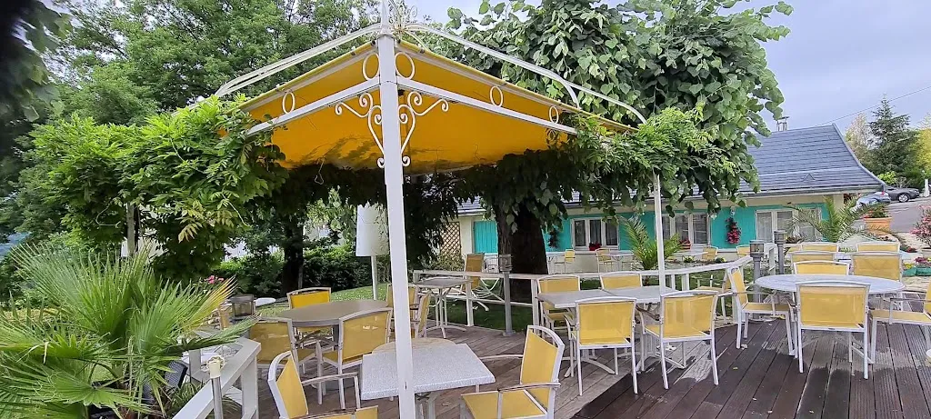 Les Bruyeres Sarl restaurant in Saint-Félix