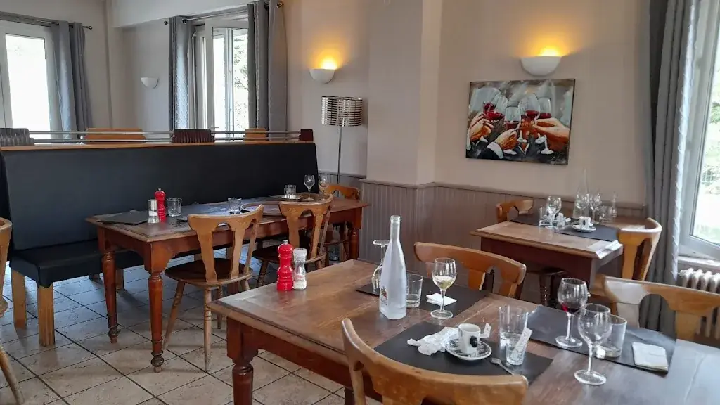 Le Dégourdi restaurant in Saint-Genest-Lerpt