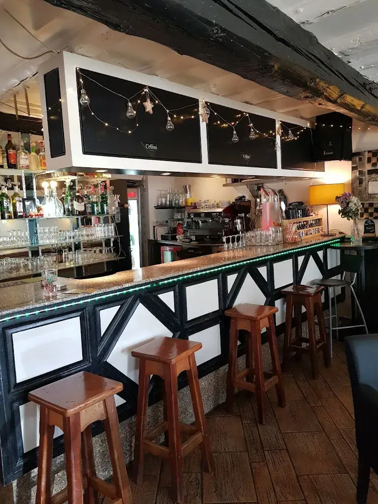 Métal Kafe_Saint-Genest-Lerpt_slider_image_3