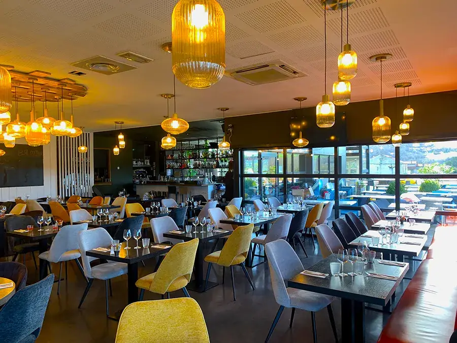 Le Globe La Brasserie Restaurant in Saint-Genest-Lerpt