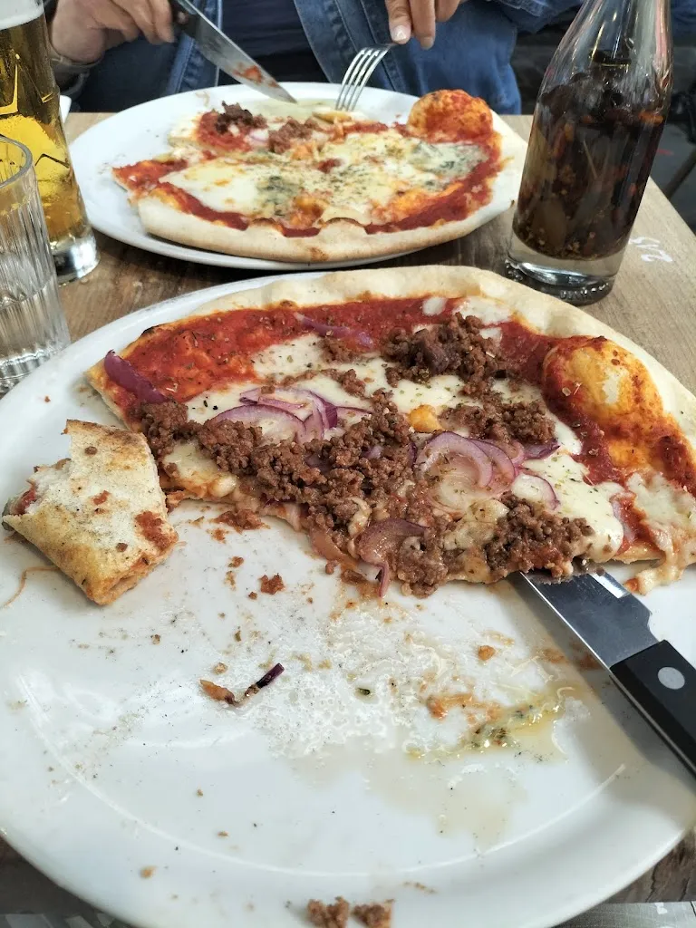 Garry Sangster_Pizzeria La Toscane_Saint-Flour_review