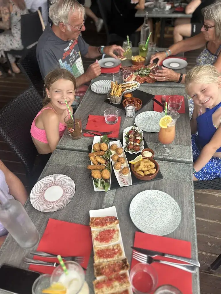 Ian Burkinshaw_L'Ane Rouge_Saint-Cyprien_review