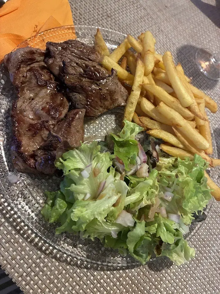 Aurelie “Aurélie” Foin Adam_La Paillote_Saint-Cyprien_review