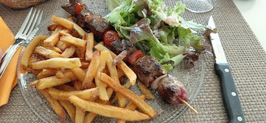 MIKAEL CAZE_La Paillote_Saint-Cyprien_review