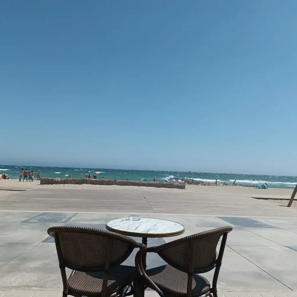 Désirée Gill-Evans_Maillol Café_Saint-Cyprien_review