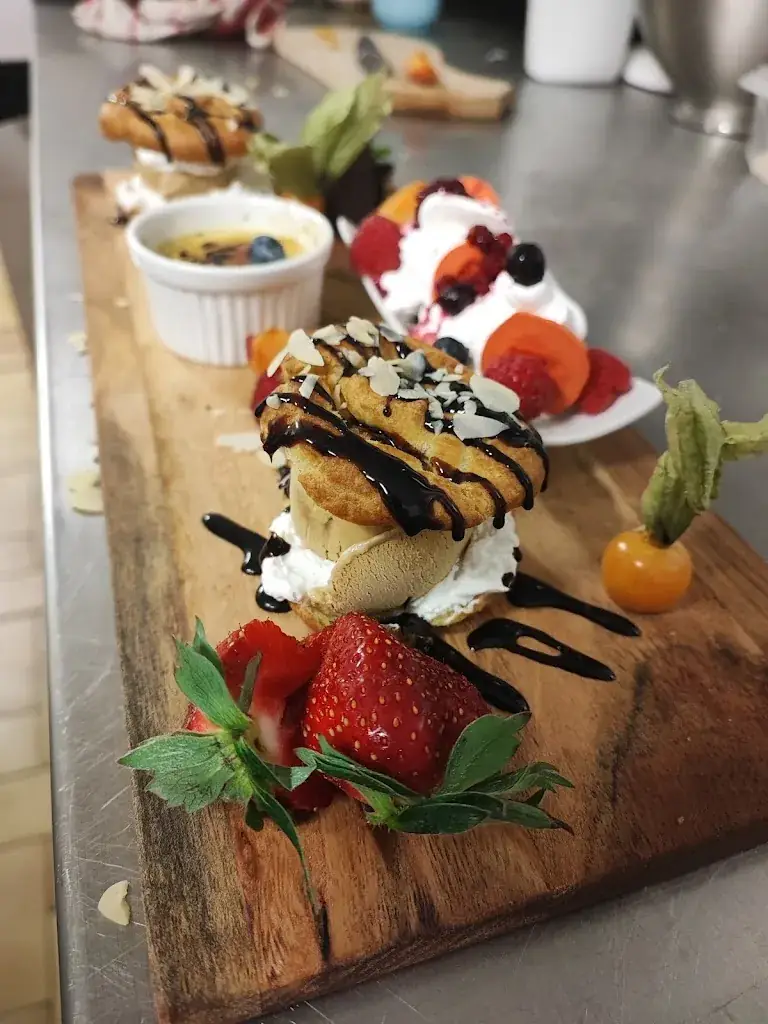 Au 1884_Velanne_slider_image_2