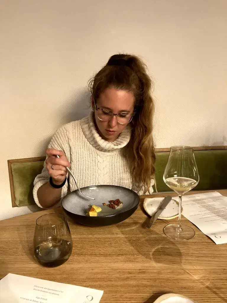 Hannah Deeter_L'Ostal_Clermont-Ferrand_review