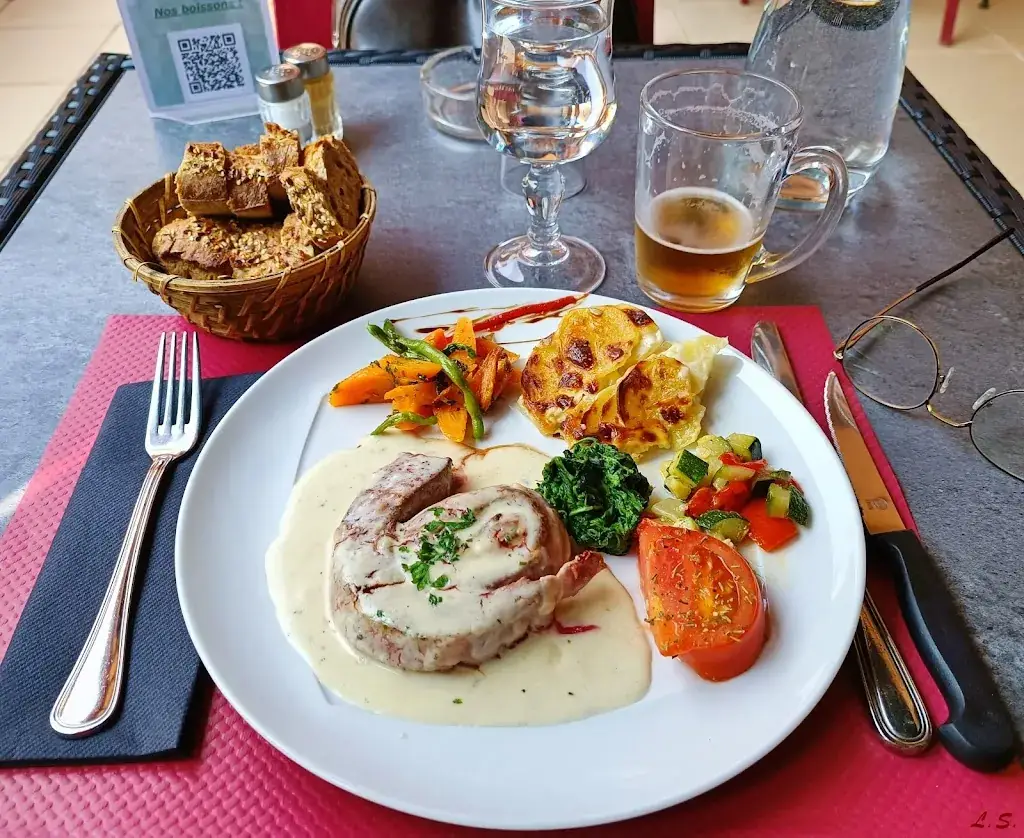 Louis Sommermont_Superflu_Saint-Romain-le-Puy_recensione