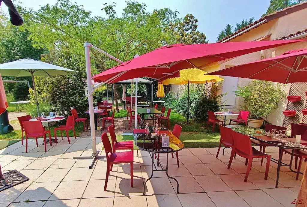 Superflu_Saint-Romain-le-Puy_slider_image_1