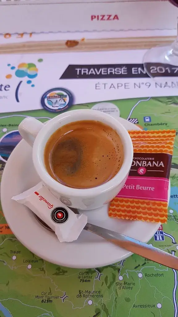 Mathieu Mothes Hoffmann_Le Lams_Saint-Genix-les-Villages_review