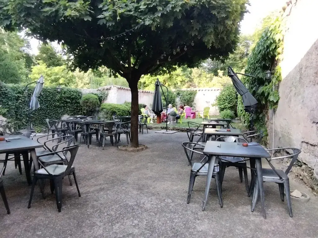 L'eaudace Lounge Restaurant in Saint-Georges-de-Reneins