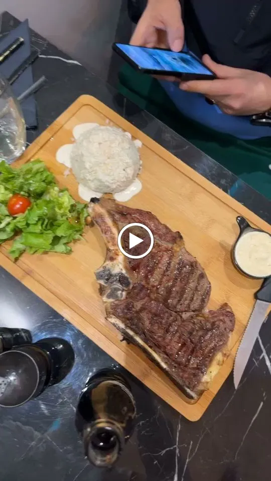 Gold & black_Saint-Fons_slider_image_2