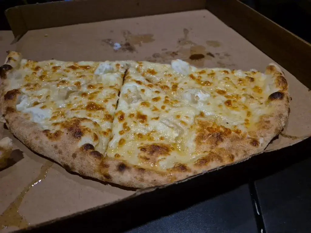Andrey Fonat_Pizza La Fiamma_Saint-Fons_review