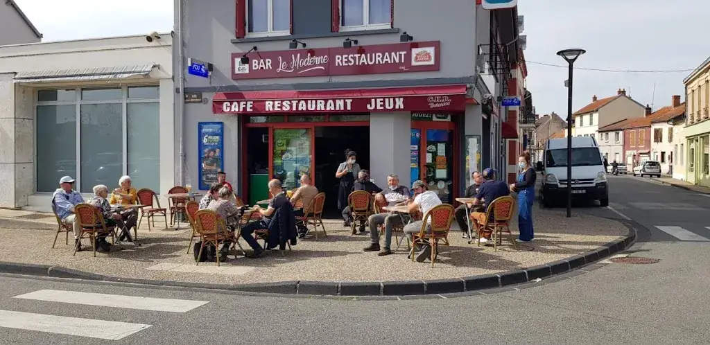 Le Moderne « chez Nell » Restaurant in Saint-Germain-des-Fossés