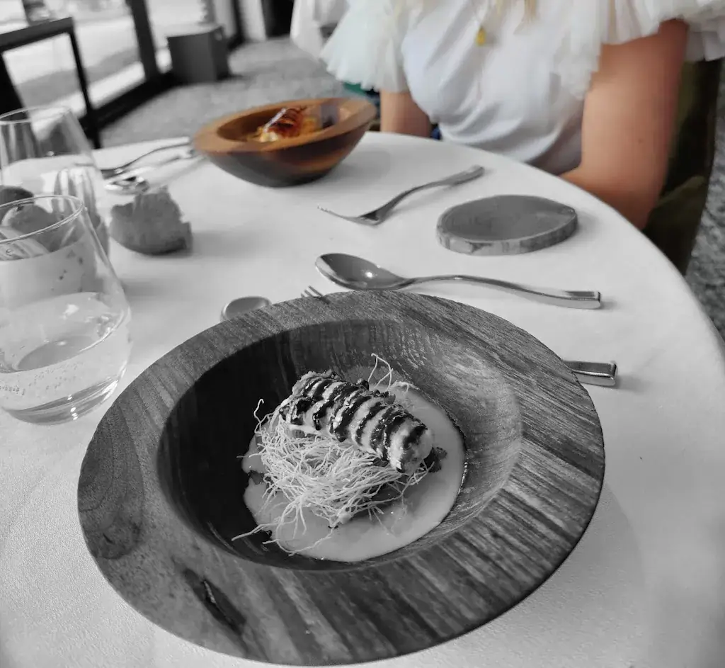 Geoffrey H_La Source_Saint-Galmier_review