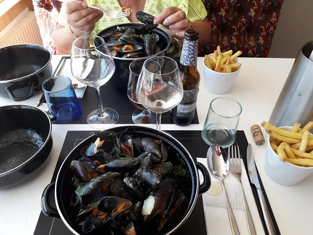 Nicolas Belina-Podgaetsky_O'lala Bar & Restaurant_Saint-Germain-sur-Ay_review