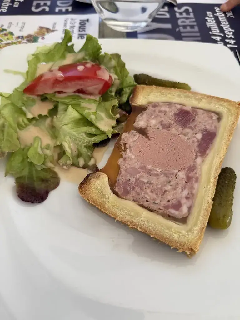 Tara B_restaurant la frontiere_Aurec-sur-Loire_review