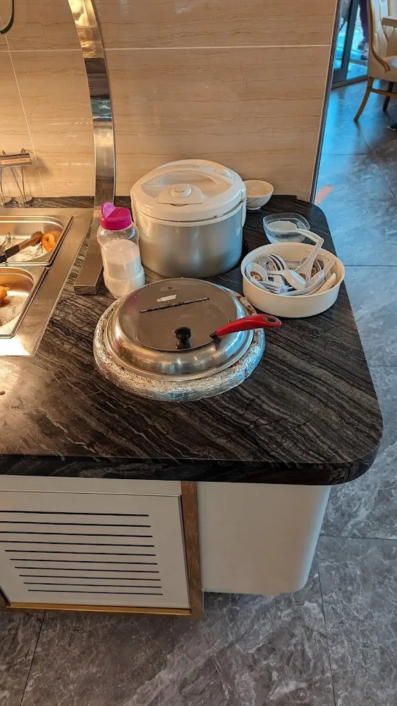 Per Hagen_Palais d'Asie_Saint-Genis-Pouilly_review