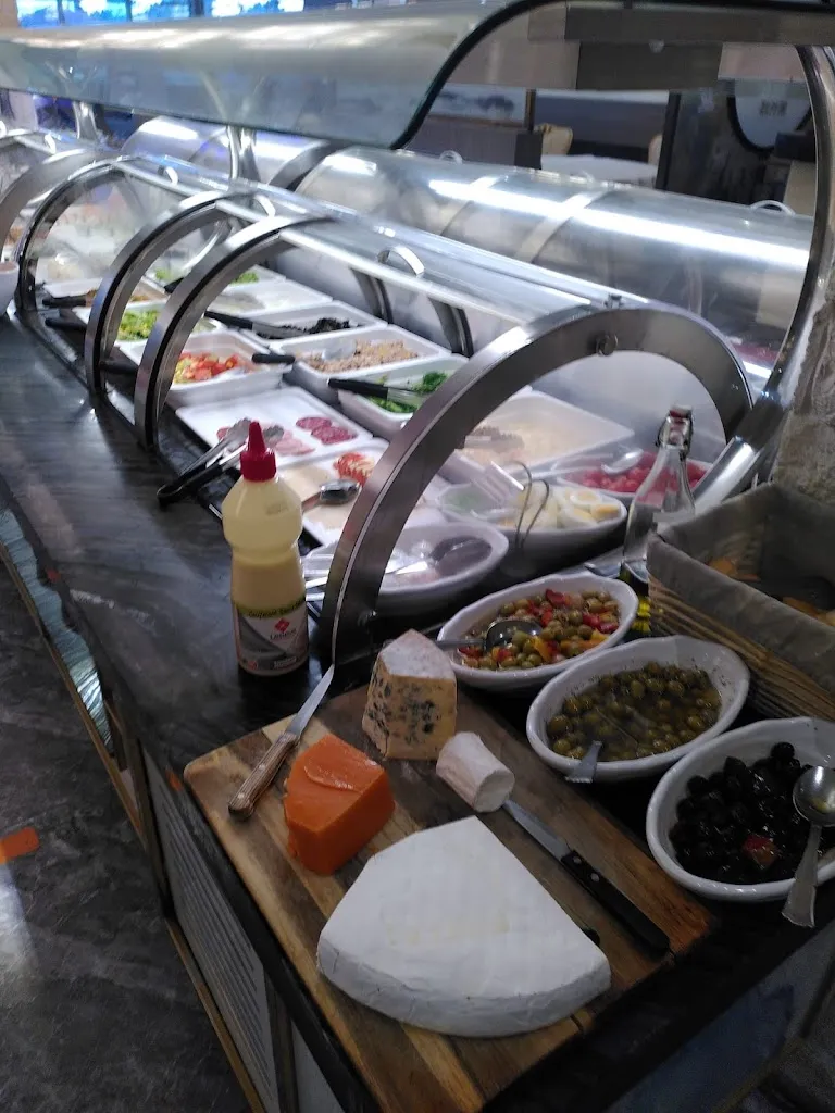 Clara_Palais d'Asie_Saint-Genis-Pouilly_review