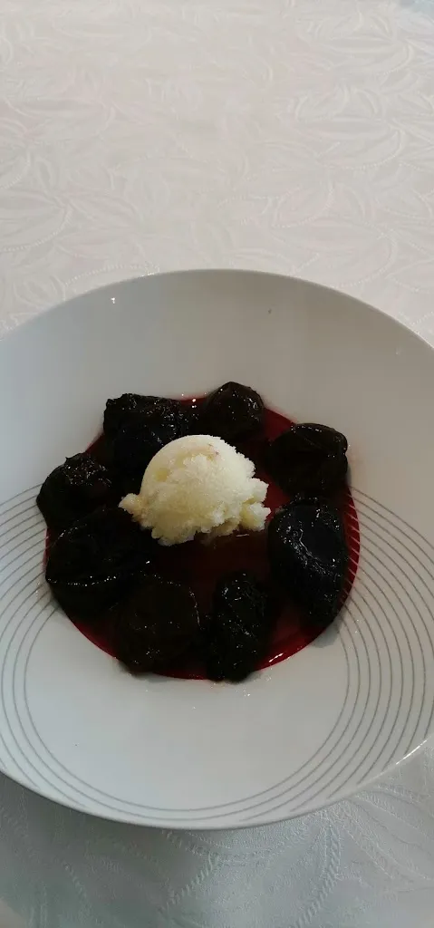 Nick Sutton_Le Coq Rouge_Saint-Genis-Pouilly_review