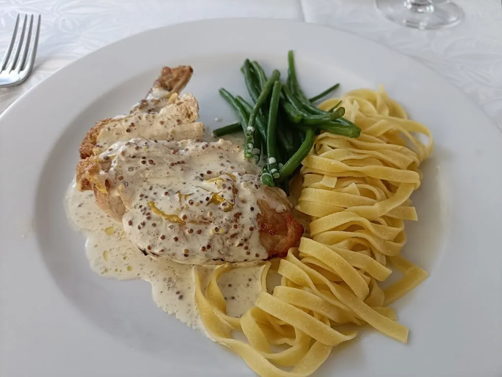 Le Coq Rouge_Saint-Genis-Pouilly_slider_image_3