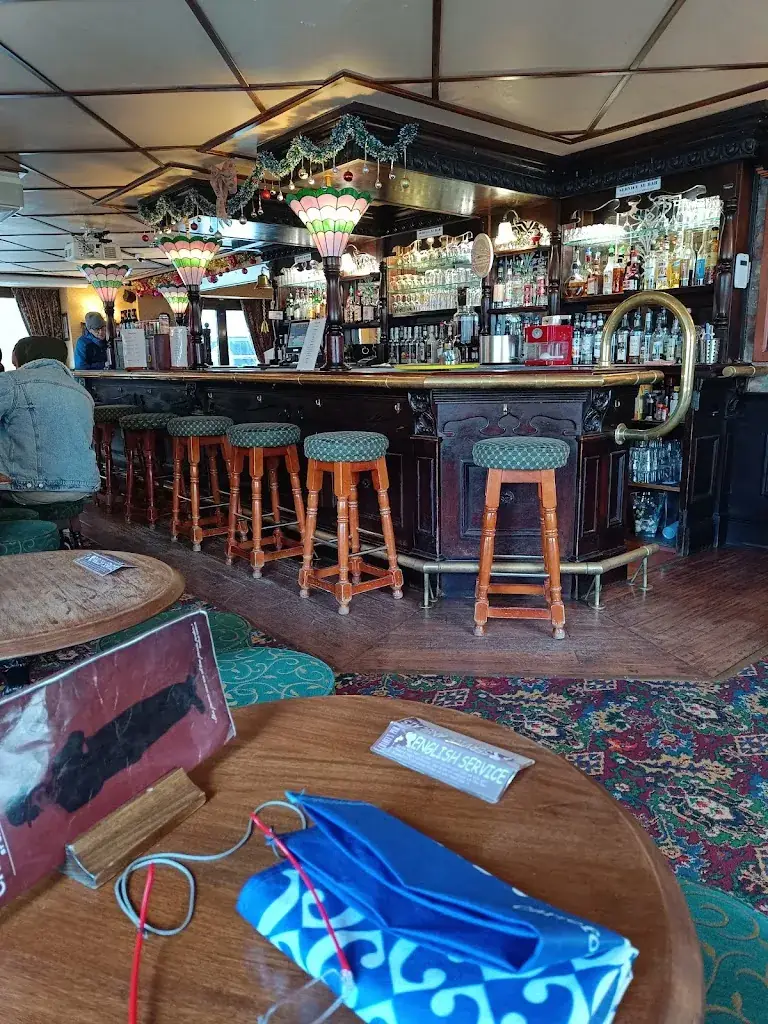 Charly's_Saint-Genis-Pouilly_slider_image_3