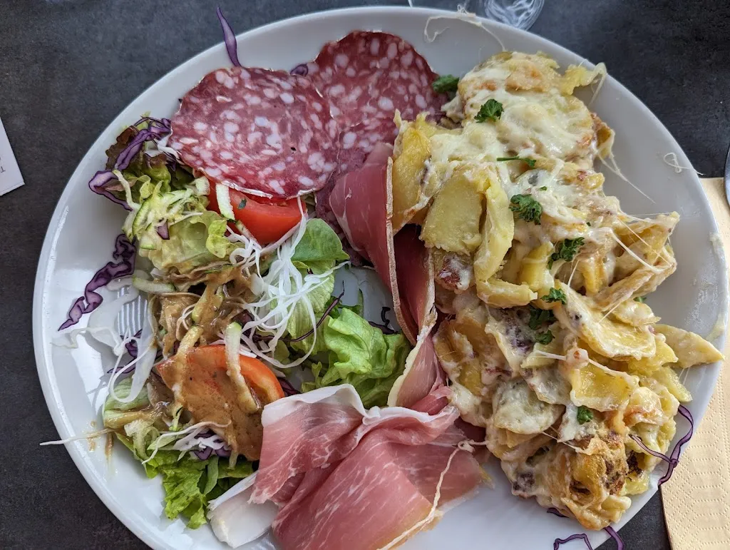 Bar-Resto' Le Paris_Saint-Germain-Lembron_slider_image_2