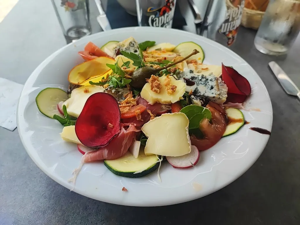 Bar-Resto' Le Paris_Saint-Germain-Lembron_slider_image_3