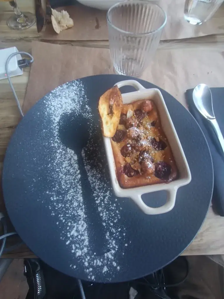 Lucie R_Restaurant bar Trois p’tits points_Bully_review